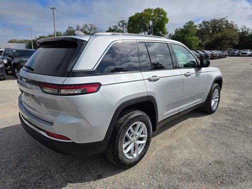 Silver Zynith 2026 Jeep Grand Cherokee Laredo X