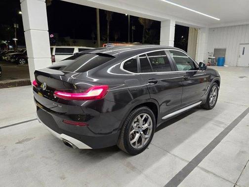 2023 BMW X4 xDrive30i