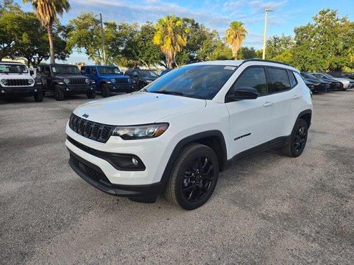 Bright White Clearcoat 2026 Jeep Compass Latitude