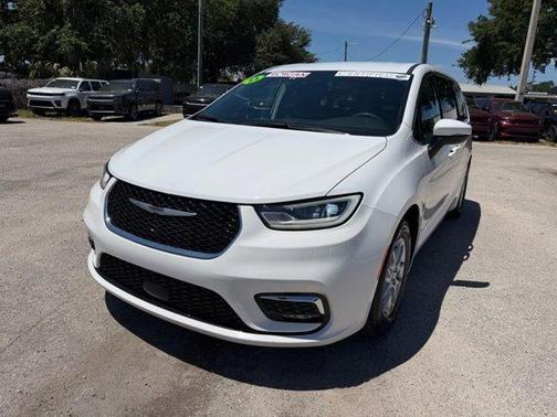 Bright White Clearcoat 2023 Chrysler Pacifica Touring-L
