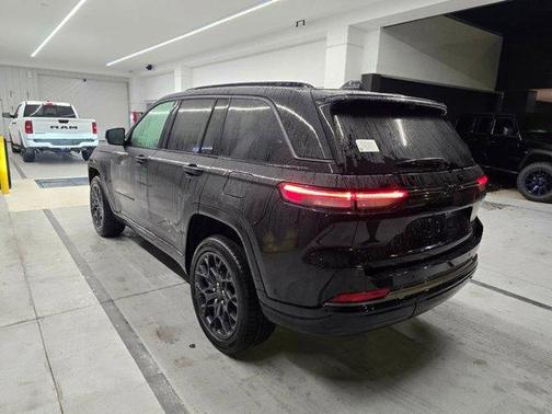 Diamond Black 2026 Jeep Grand Cherokee Summit