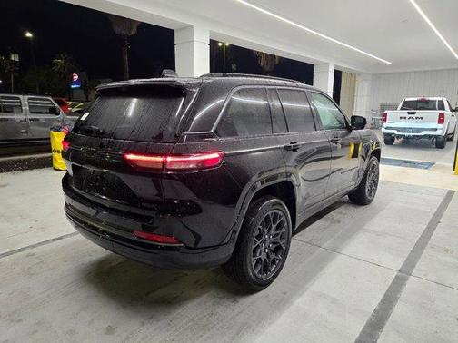 Diamond Black 2026 Jeep Grand Cherokee Summit