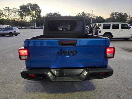2025 Jeep Gladiator Sport
