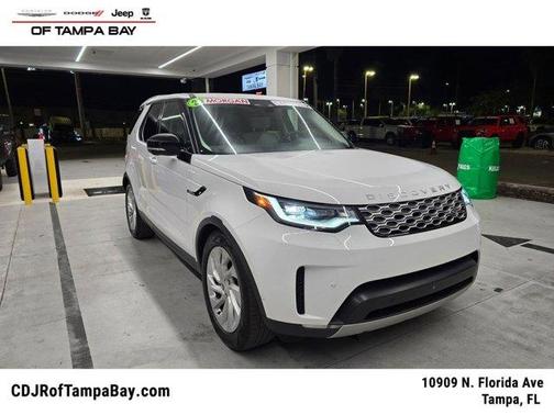 Fuji White 2025 Land Rover Discovery P300 S