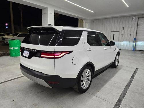 Fuji White 2025 Land Rover Discovery P300 S