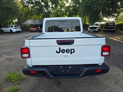 Bright White Clearcoat 2026 Jeep Gladiator Sport
