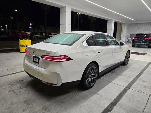 2026 BMW 530 i xDrive