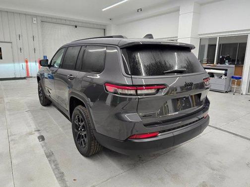 Metallic 2026 Jeep Grand Cherokee L Laredo