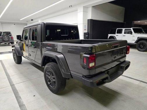 Granite Crystal Clearcoat Metallic 2025 Jeep Gladiator Sport