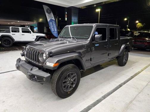 Granite Crystal Clearcoat Metallic 2025 Jeep Gladiator Sport