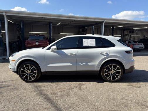 2023 Porsche Cayenne Base