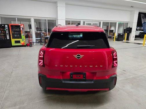 Chili Pepper Red 2025 MINI Countryman S