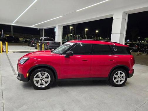 Chili Pepper Red 2025 MINI Countryman S