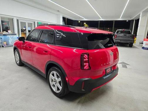 Chili Pepper Red 2025 MINI Countryman S
