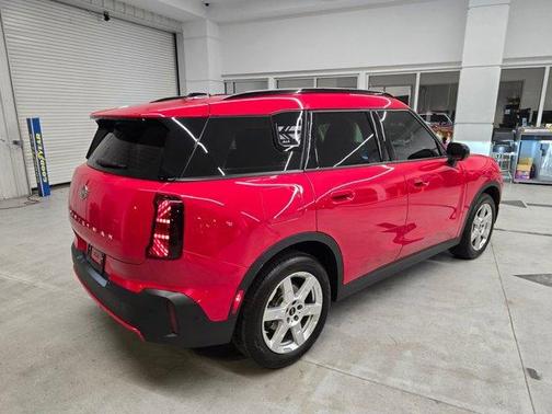 Chili Pepper Red 2025 MINI Countryman S