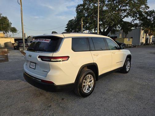 2023 Jeep Grand Cherokee L Laredo