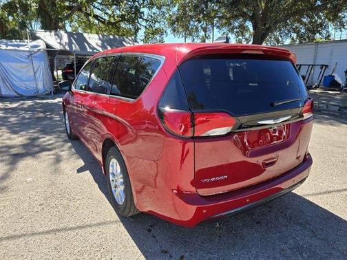 2026 Chrysler Voyager LX