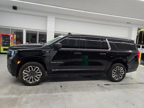 Onyx Black 2023 GMC Yukon XL Denali Ultimate