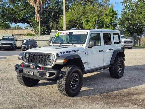 Bright White Clearcoat 2024 Jeep Wrangler Rubicon