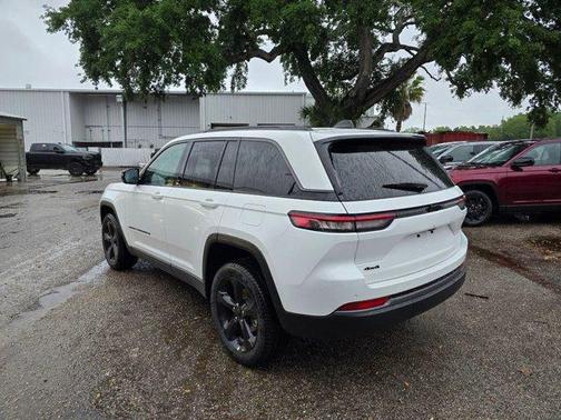 Bright White Clearcoat 2026 Jeep Grand Cherokee Limited