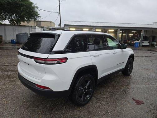 Bright White Clearcoat 2026 Jeep Grand Cherokee Limited