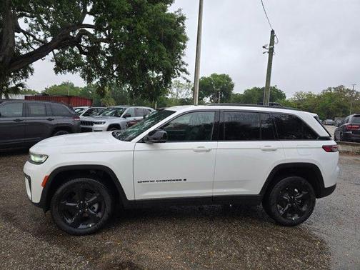 Bright White Clearcoat 2026 Jeep Grand Cherokee Limited