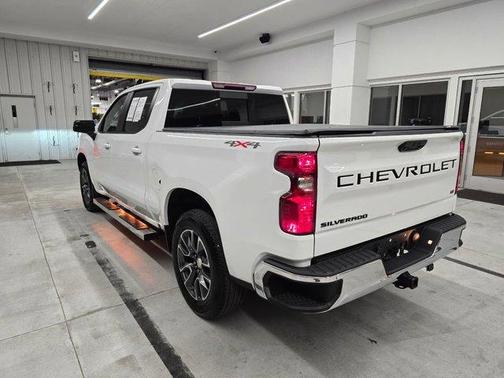 Summit White 2024 Chevrolet Silverado 1500 LT