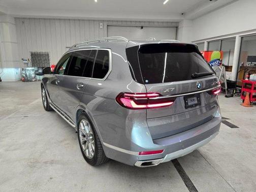 Skyscraper Gray Metallic 2024 BMW X7 xDrive40i