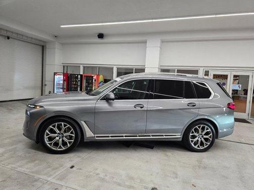 Skyscraper Gray Metallic 2024 BMW X7 xDrive40i
