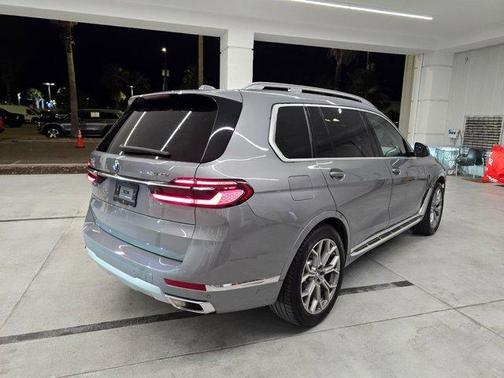 Skyscraper Gray Metallic 2024 BMW X7 xDrive40i
