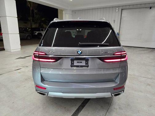 Skyscraper Gray Metallic 2024 BMW X7 xDrive40i