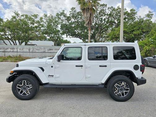 2025 Jeep Wrangler 4-Door Sahara 4x4