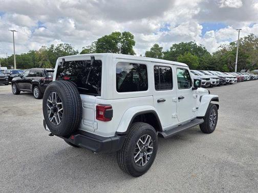 2025 Jeep Wrangler 4-Door Sahara 4x4