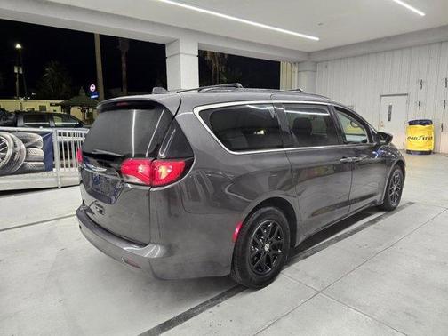 2021 Chrysler Voyager LXI