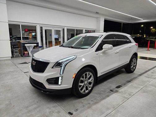 Crystal White Tri-Coat 2020 Cadillac XT5 Sport
