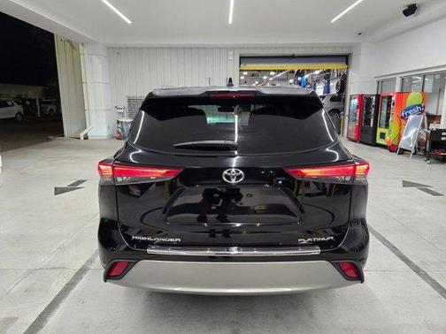 Midnight Black Metallic 2021 Toyota Highlander Platinum