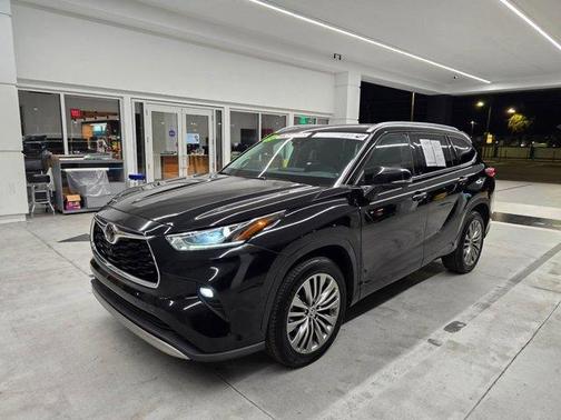 Midnight Black Metallic 2021 Toyota Highlander Platinum