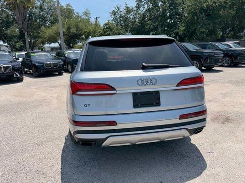 Satellite Silver Metallic 2025 Audi Q7 55 Premium Plus