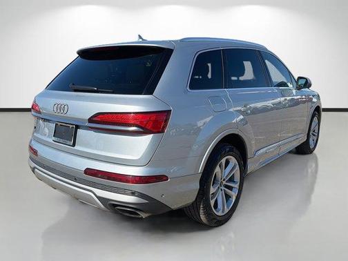 Satellite Silver Metallic 2025 Audi Q7 55 Premium Plus