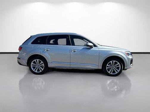 Satellite Silver Metallic 2025 Audi Q7 55 Premium Plus