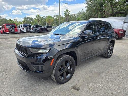 2025 Jeep Grand Cherokee Laredo