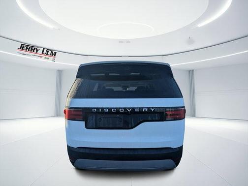 Fuji White 2025 Land Rover Discovery P300 S