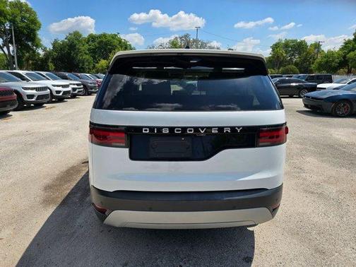 Fuji White 2025 Land Rover Discovery P300 S