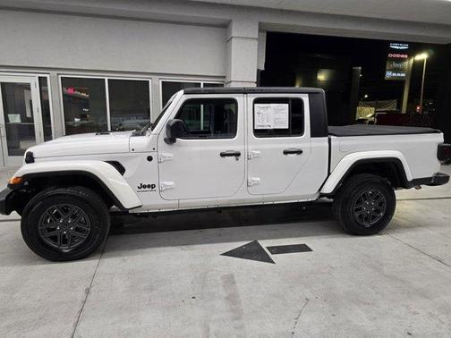 2024 Jeep Gladiator Sport