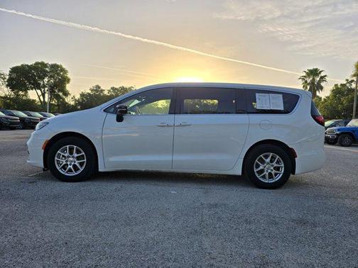 2024 Chrysler Pacifica Touring
