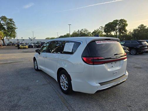 2024 Chrysler Pacifica Touring