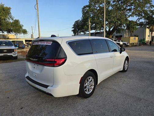 2024 Chrysler Pacifica Touring
