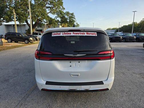 2024 Chrysler Pacifica Touring