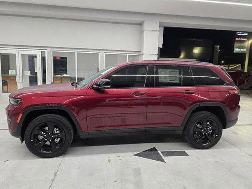 2025 Jeep Grand Cherokee Laredo
