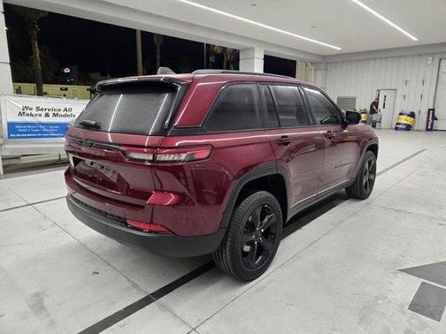 2025 Jeep Grand Cherokee Laredo